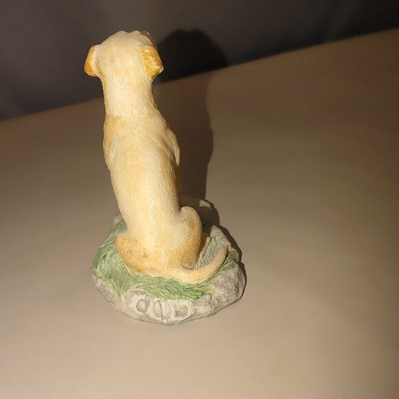 Yellow Labrador Retriever Figurine Champaigne Designs Resin Hand-Painted Dog - Picture 5 of 8